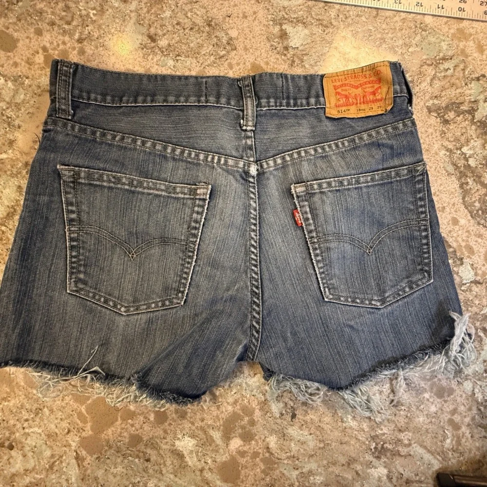Levis 514 Slim Straight Blue Denim Cut Off Shorts Frayed Hem Womens 30‎ Waist